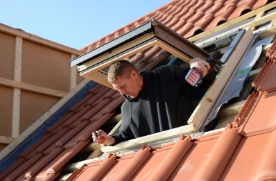 Pose de fenêtres de toit Velux à Monswiller